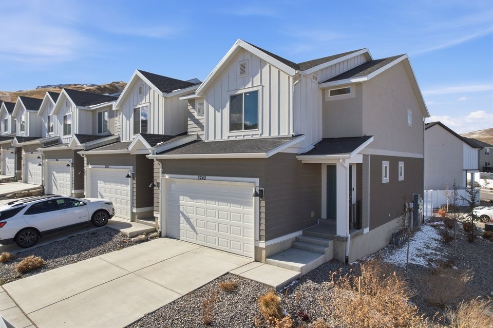 3742 S Gold Bank Dr W